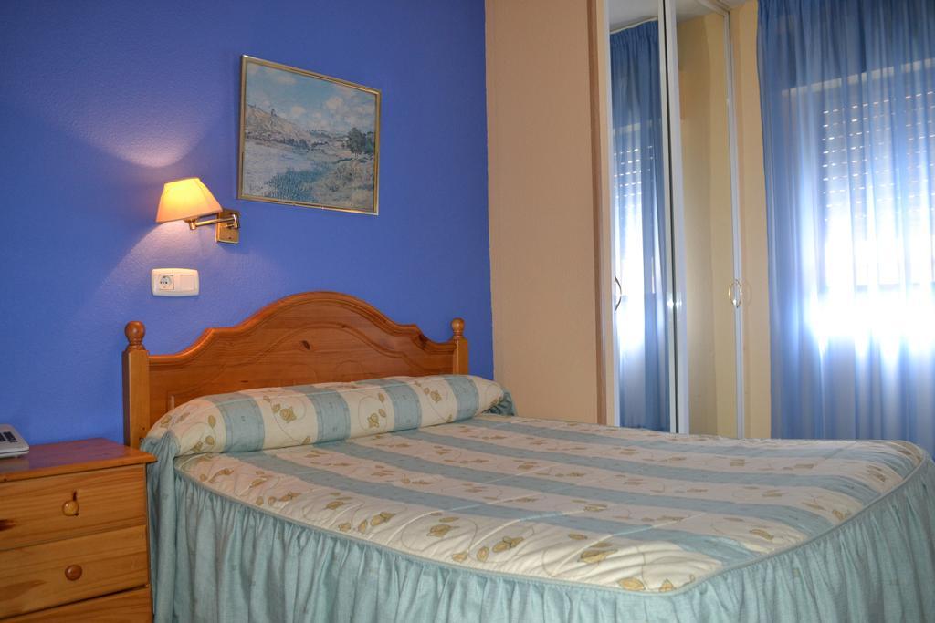 Hostal Al-Qazeres Caces 객실 사진