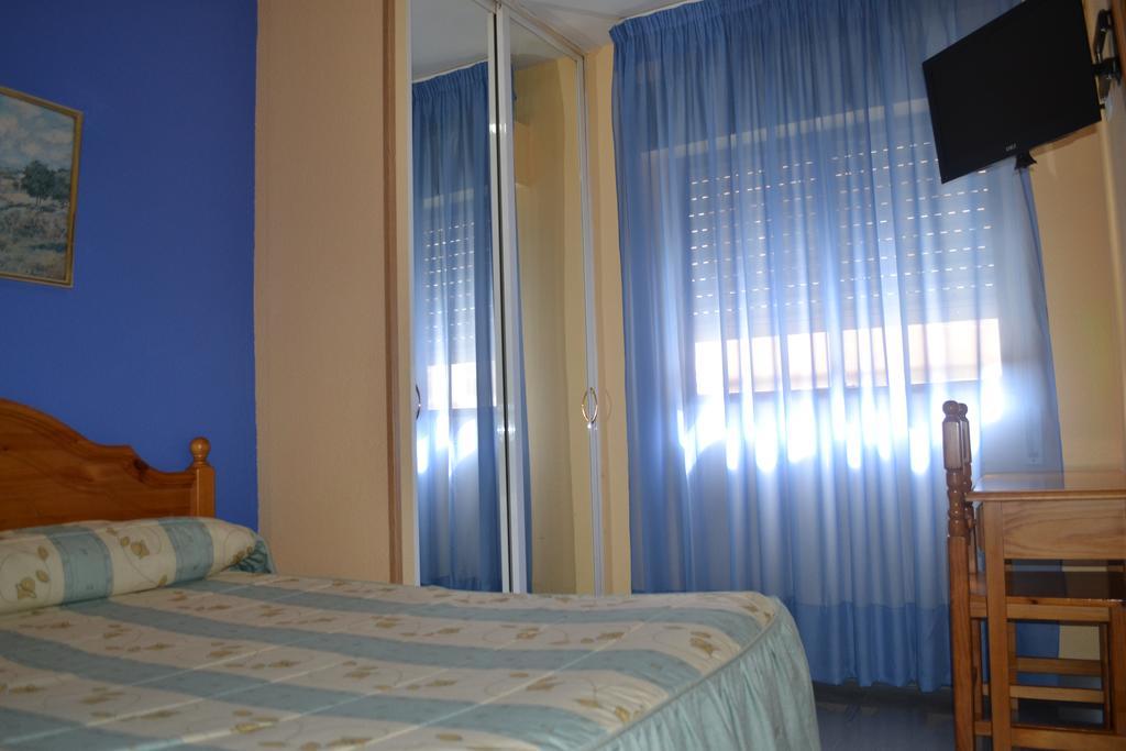 Hostal Al-Qazeres Caces 객실 사진
