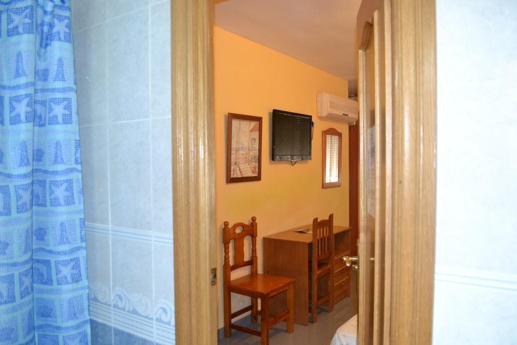 Hostal Al-Qazeres Caces 객실 사진