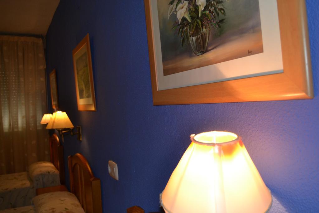 Hostal Al-Qazeres Caces 외부 사진